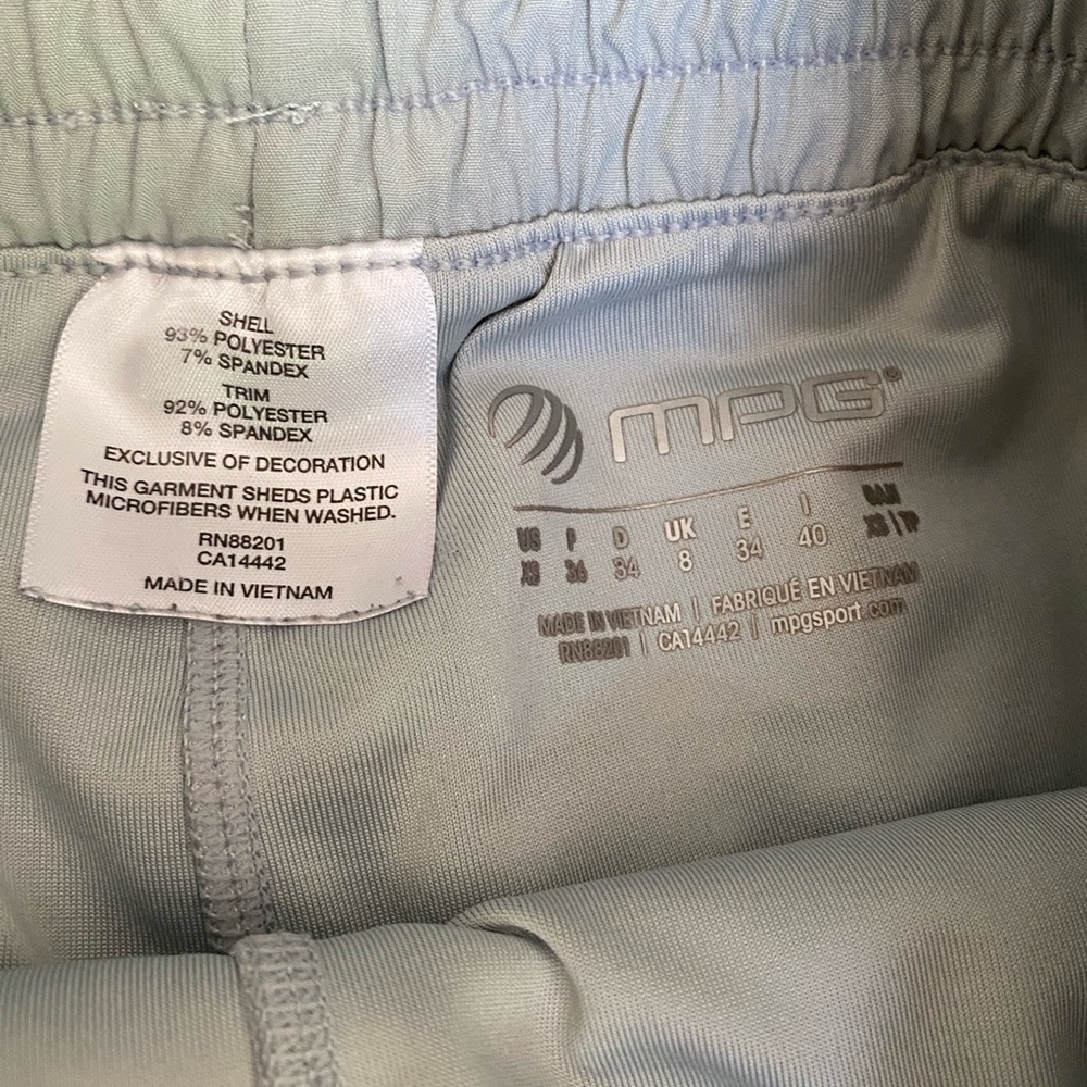 EUC MPG athletic short size xs in grey - Picture 5 of 9